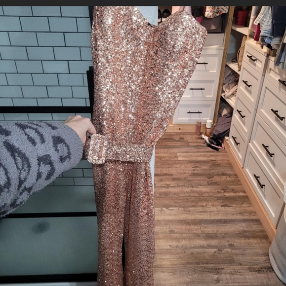 Bella Barnett gold jumpsuit size medium worn once. - Picture 5 of 8